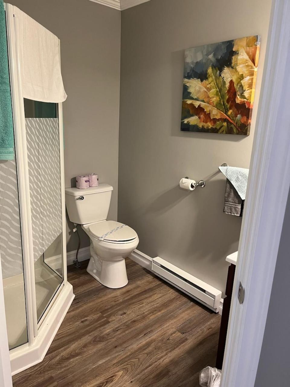 קלרנוויל Riverview Suites מראה חיצוני תמונה