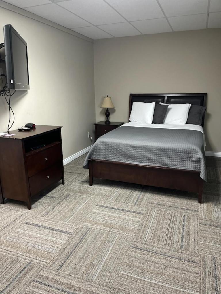 קלרנוויל Riverview Suites מראה חיצוני תמונה